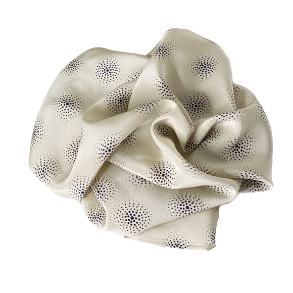 NWT SILKLETTE Radial Lights 100% Fine Silk Kerchief Scarf CREME/BLACK - Picture 4 of 6